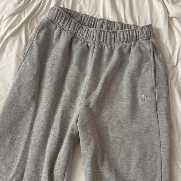 ALO Yoga Pants - ALO accolade straight leg sweatpants grey